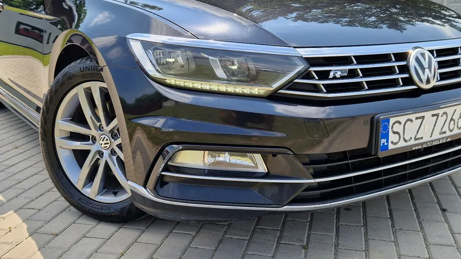 VOLKSWAGEN Passat -