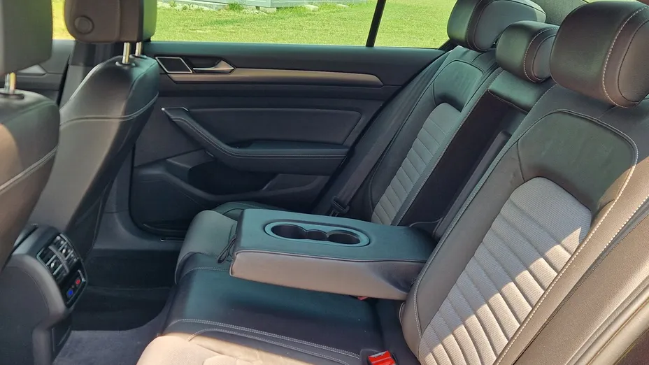 VOLKSWAGEN Passat -