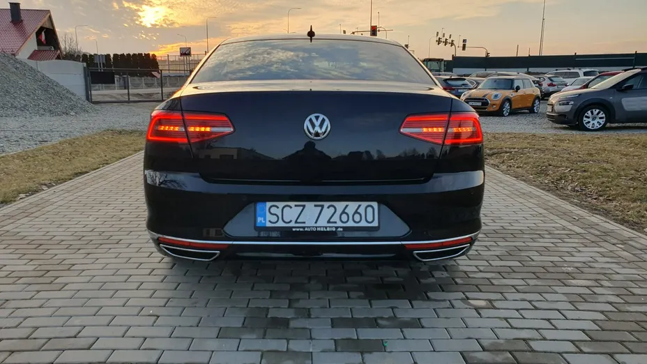 VOLKSWAGEN Passat -
