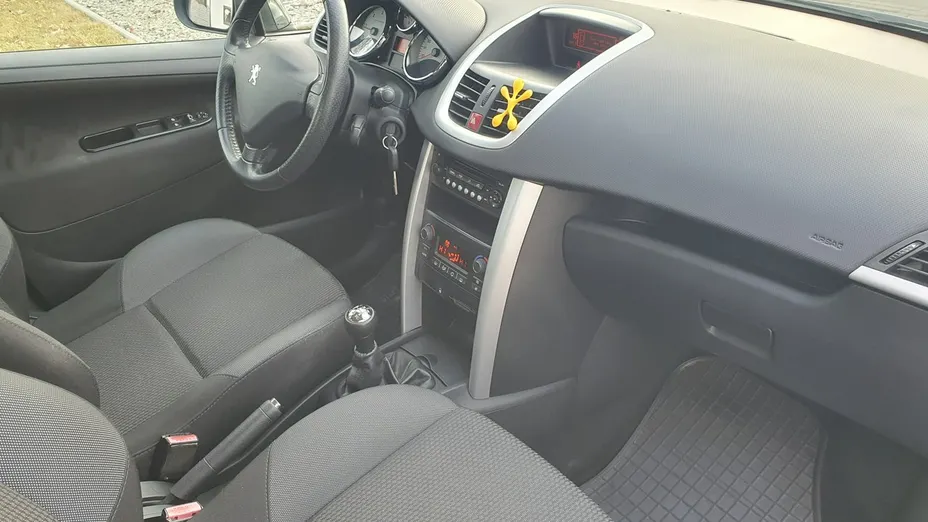 PEUGEOT 207 -