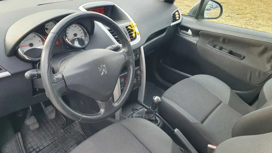 PEUGEOT 207 -