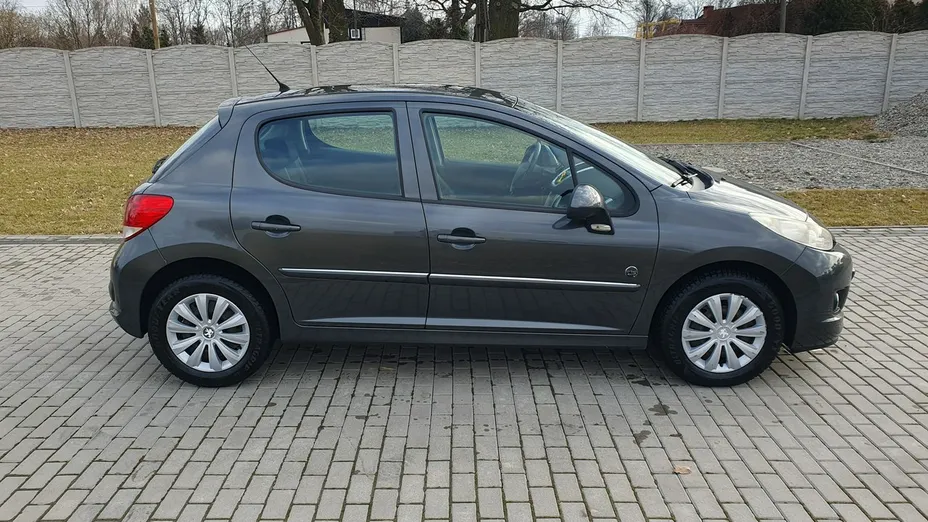 PEUGEOT 207 -