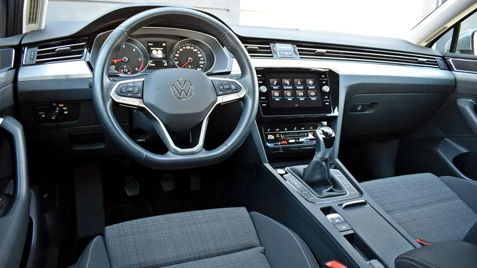 VOLKSWAGEN Passat -