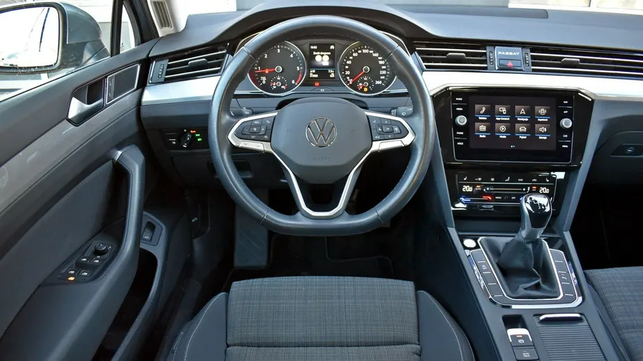 VOLKSWAGEN Passat -