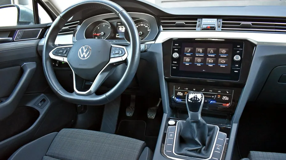 VOLKSWAGEN Passat -