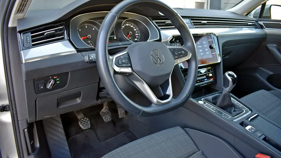 VOLKSWAGEN Passat -