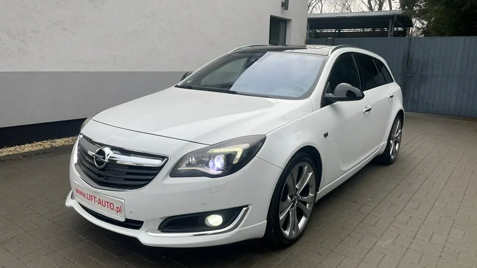 OPEL Insignia -