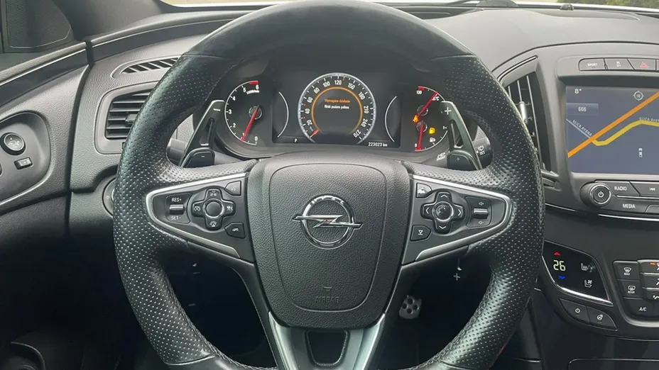 OPEL Insignia -