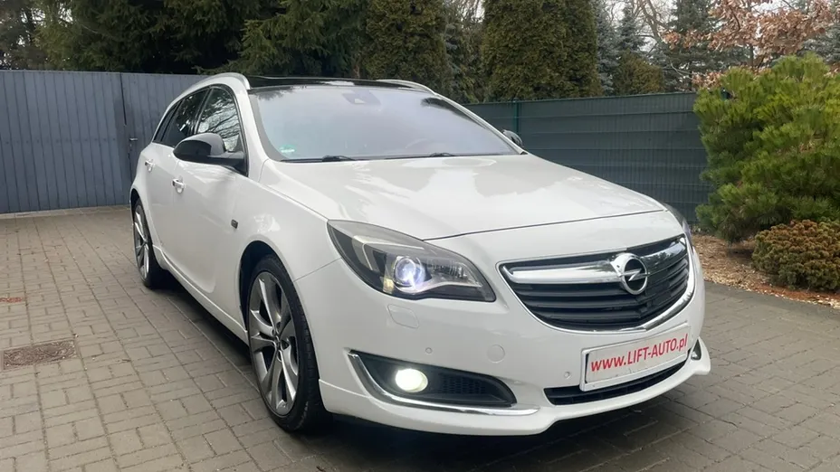 OPEL Insignia -
