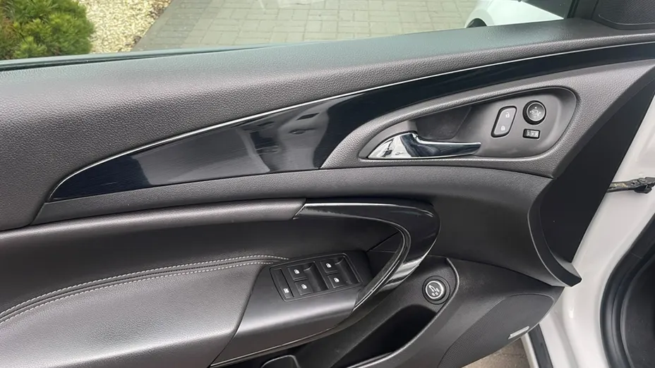 OPEL Insignia -