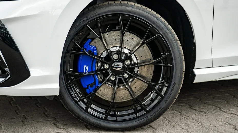 VOLKSWAGEN Golf -