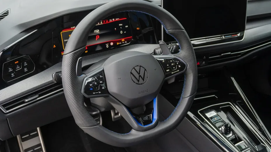 VOLKSWAGEN Golf -