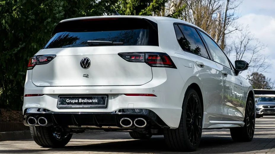 VOLKSWAGEN Golf -