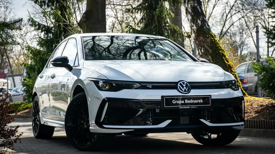 VOLKSWAGEN Golf -