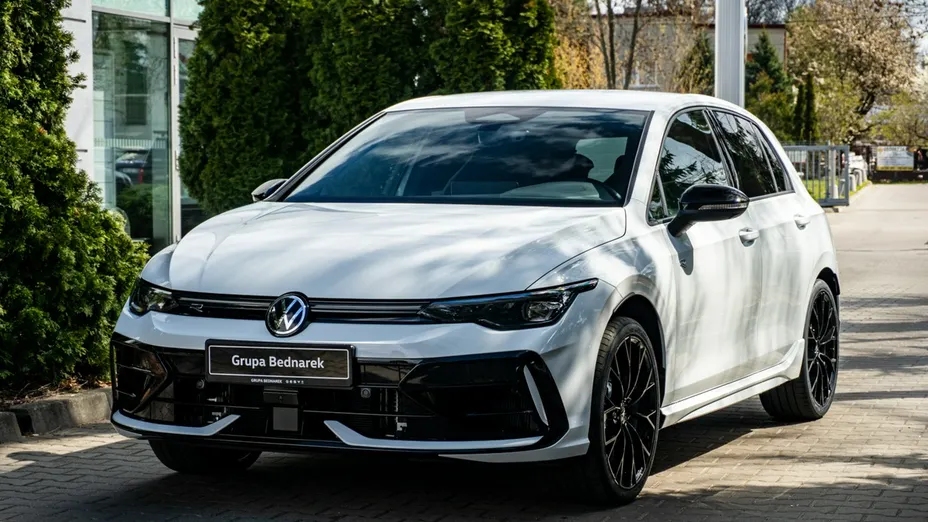 VOLKSWAGEN Golf -
