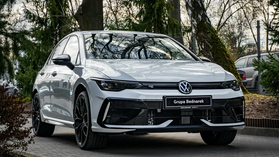 VOLKSWAGEN Golf -