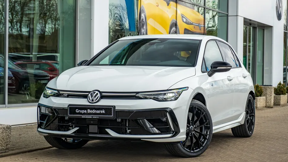 VOLKSWAGEN Golf -