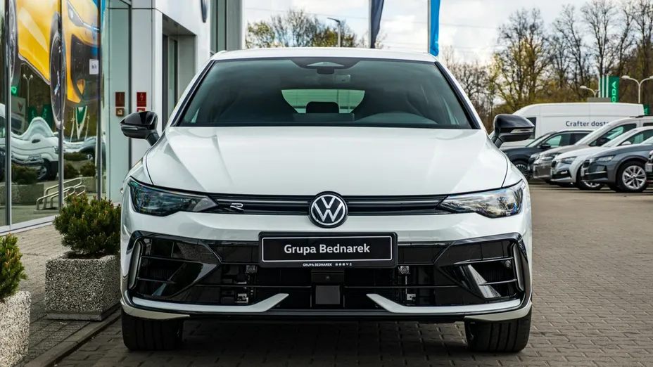VOLKSWAGEN Golf -