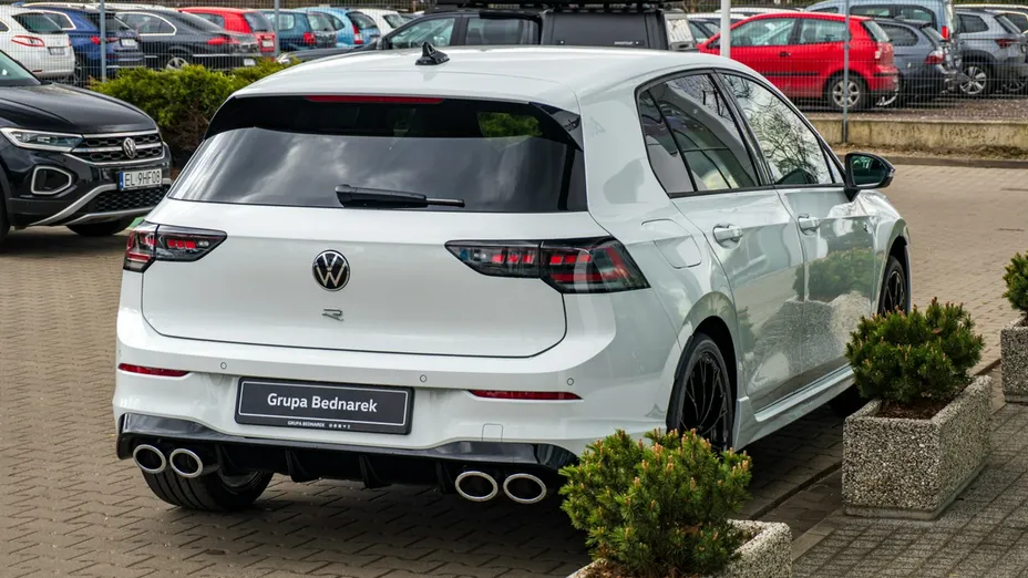 VOLKSWAGEN Golf -