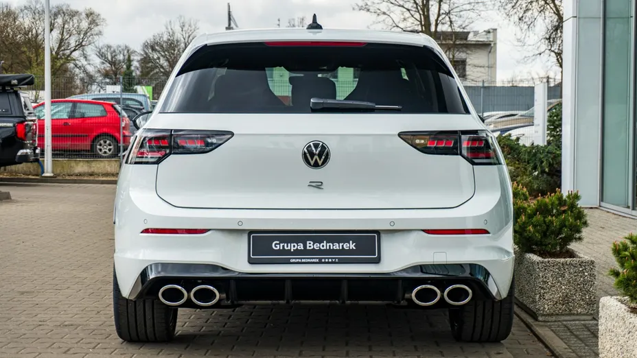 VOLKSWAGEN Golf -