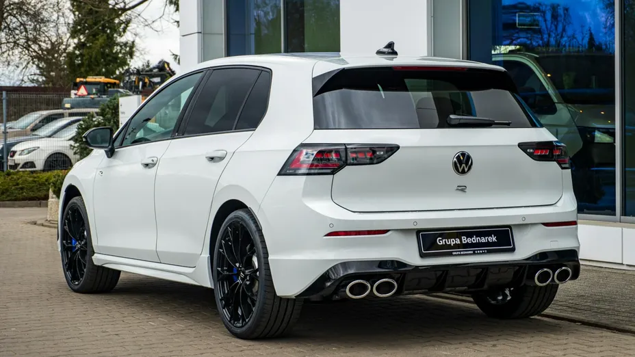VOLKSWAGEN Golf -