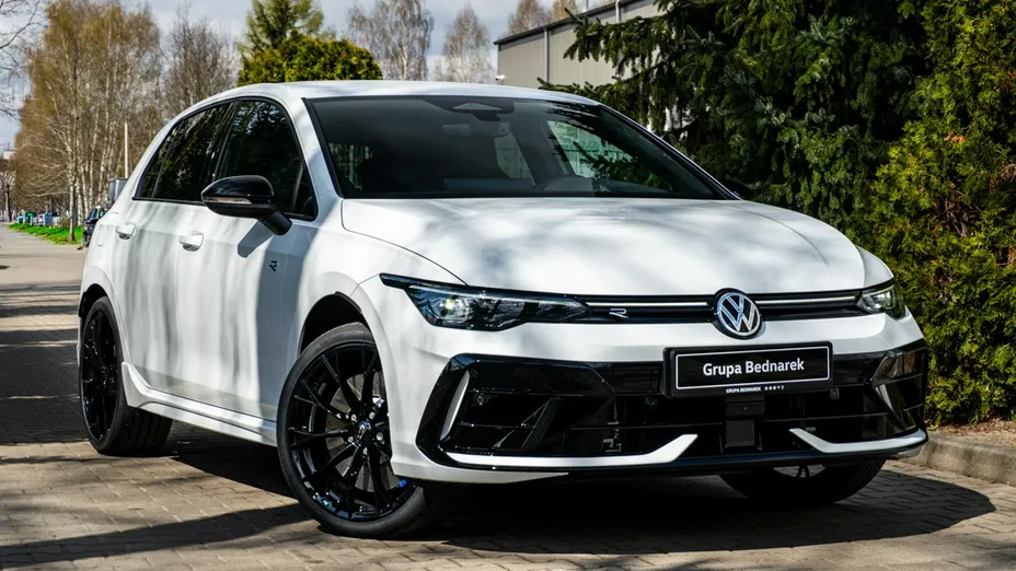 VOLKSWAGEN Golf -