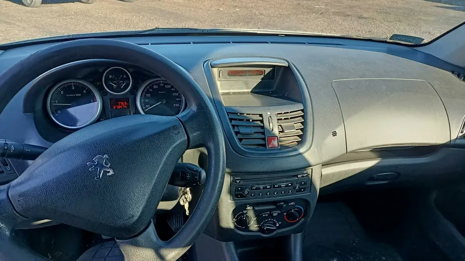 PEUGEOT 206+ -