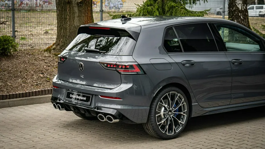 VOLKSWAGEN Golf -