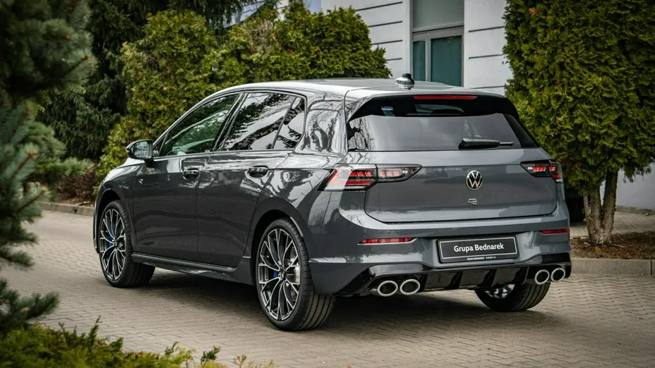 VOLKSWAGEN Golf -