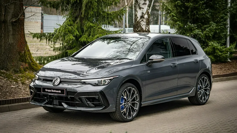 VOLKSWAGEN Golf -