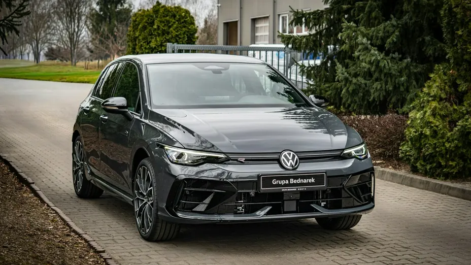 VOLKSWAGEN Golf -