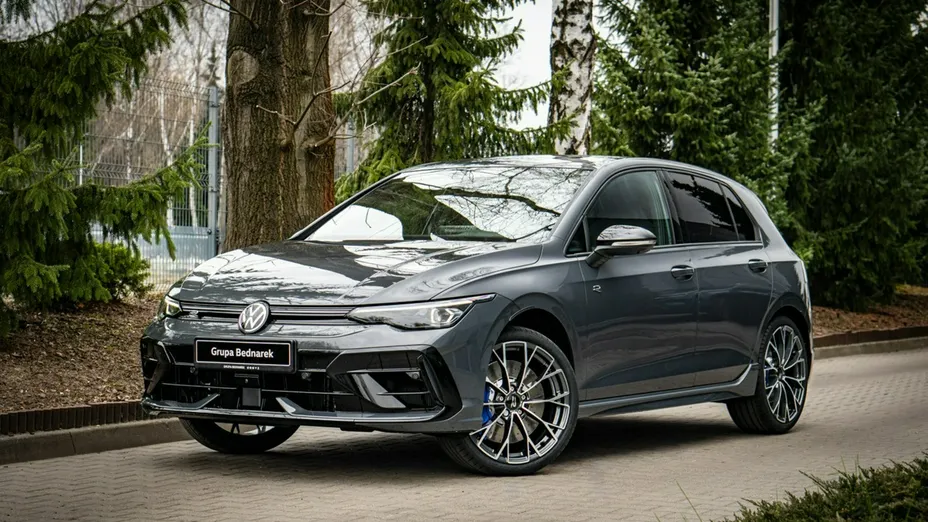 VOLKSWAGEN Golf -