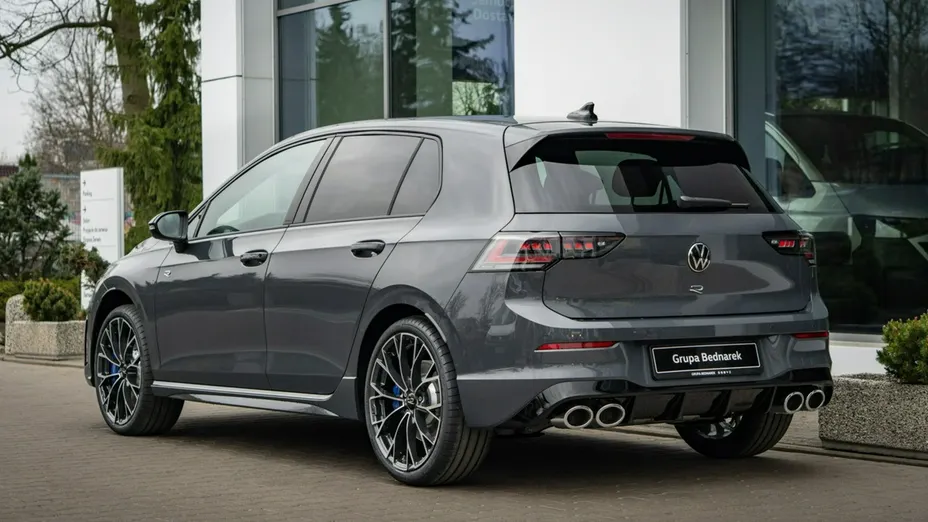 VOLKSWAGEN Golf -