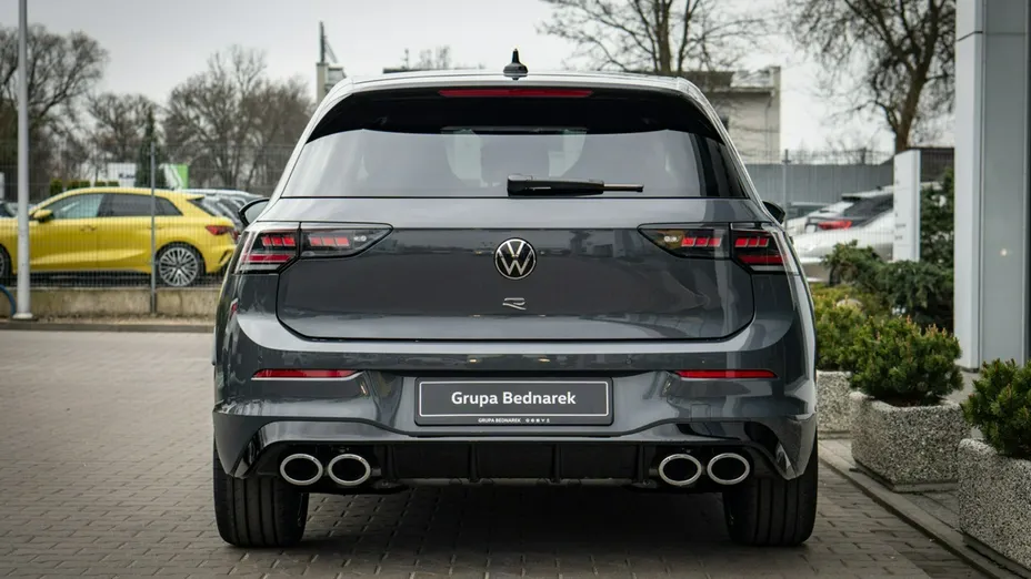 VOLKSWAGEN Golf -