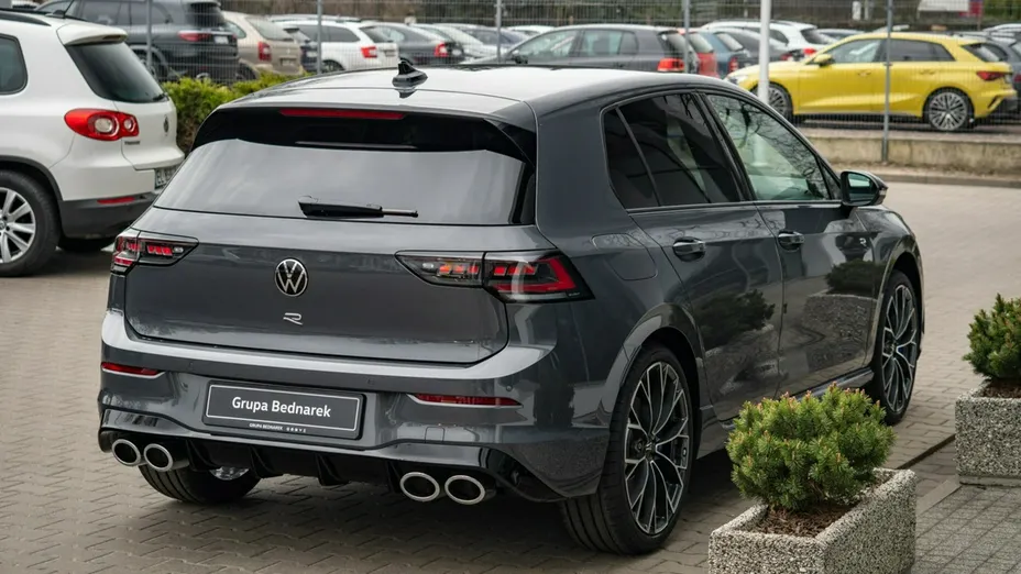 VOLKSWAGEN Golf -