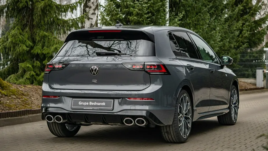 VOLKSWAGEN Golf -