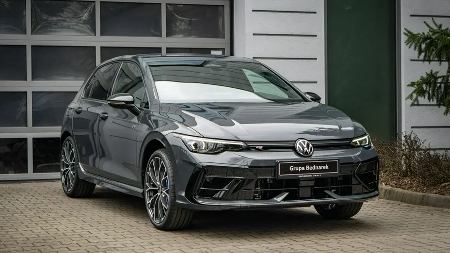 VOLKSWAGEN Golf -
