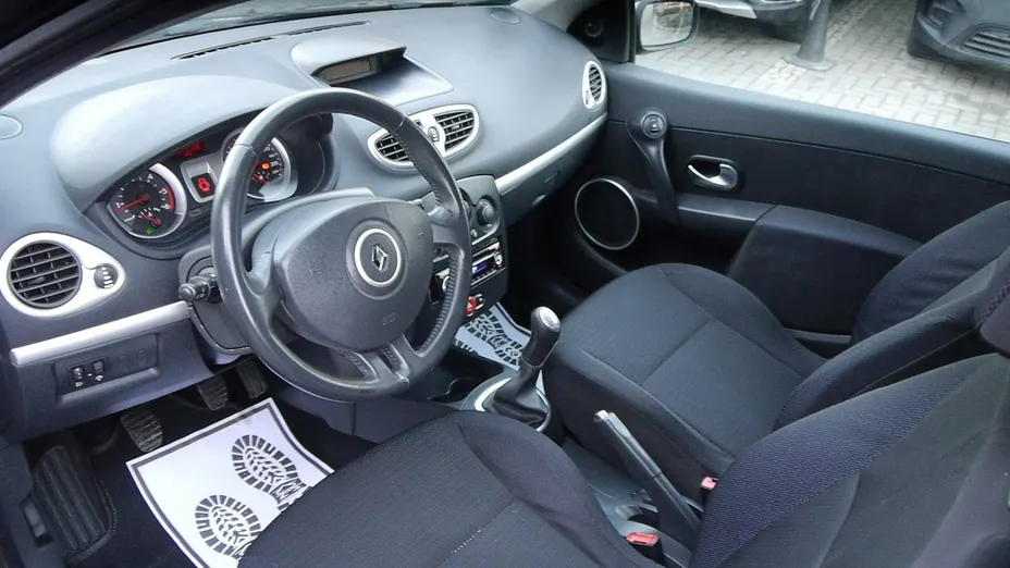 RENAULT Clio -