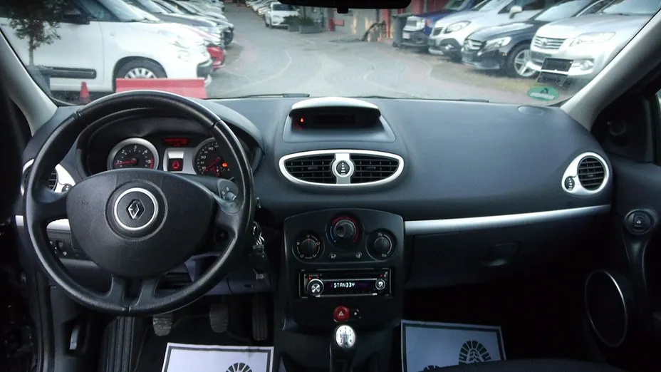 RENAULT Clio -