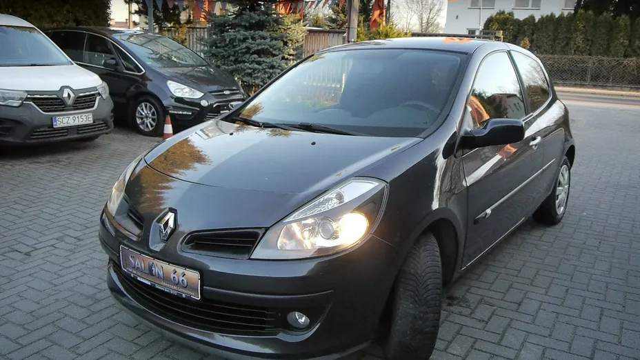 RENAULT Clio -