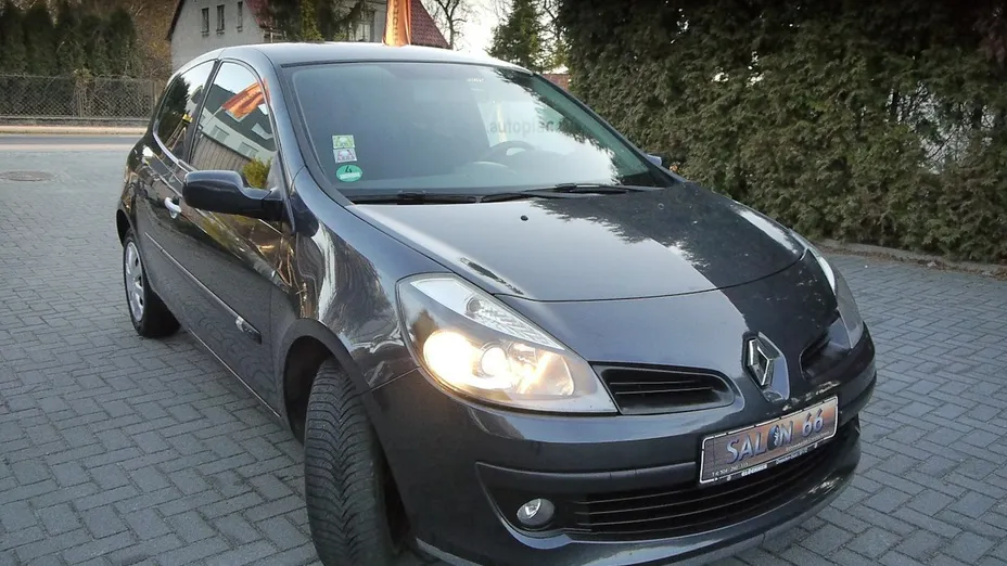 RENAULT Clio -