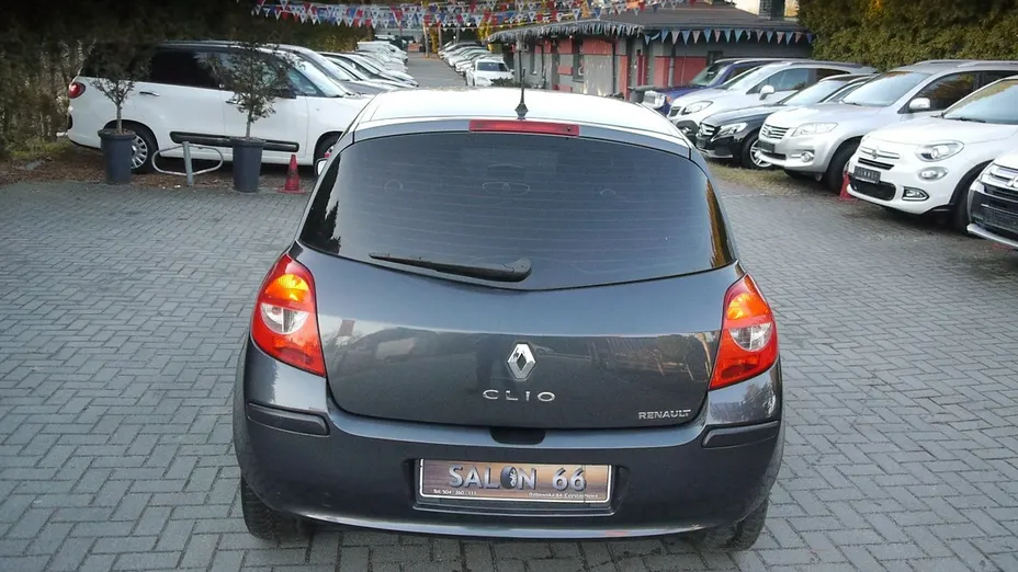 RENAULT Clio -
