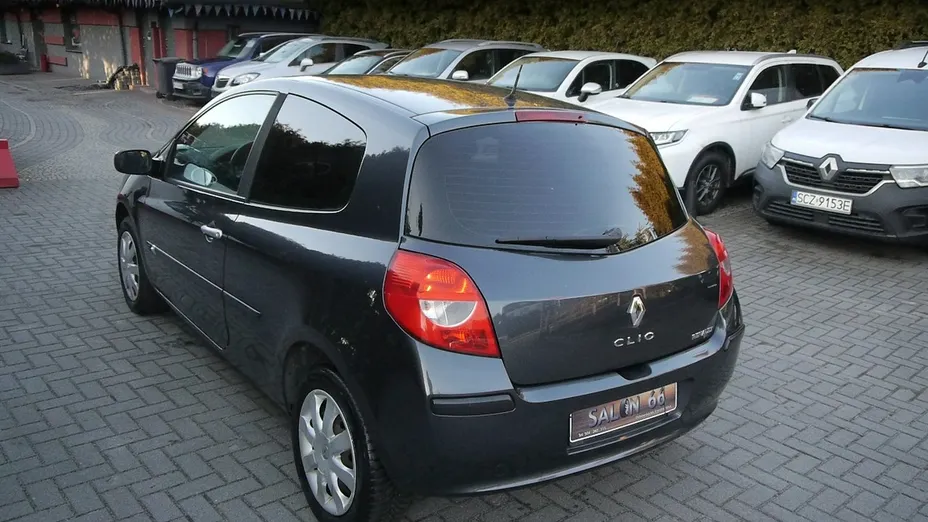 RENAULT Clio -