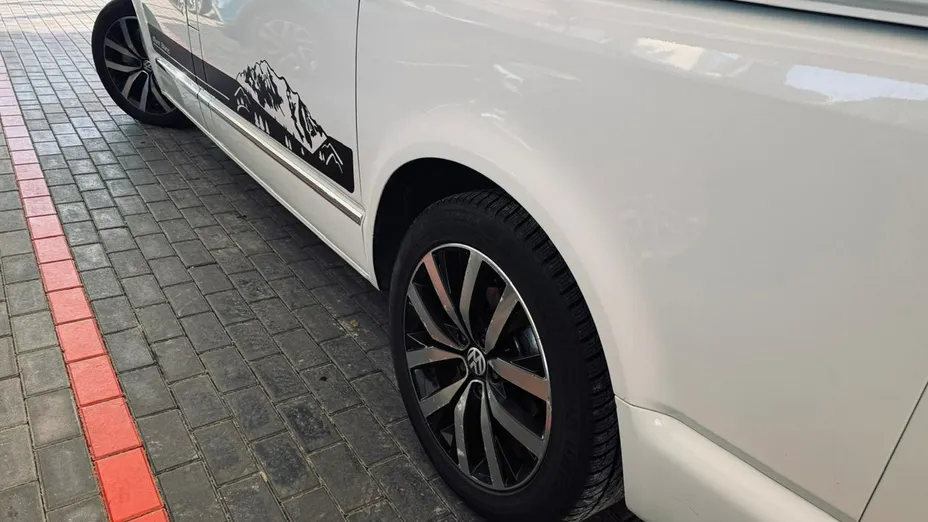 VOLKSWAGEN Multivan -