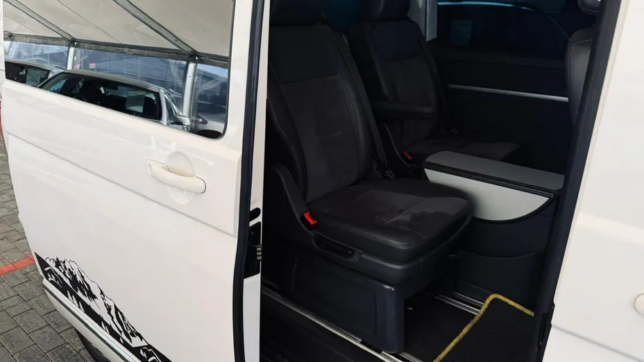 VOLKSWAGEN Multivan -