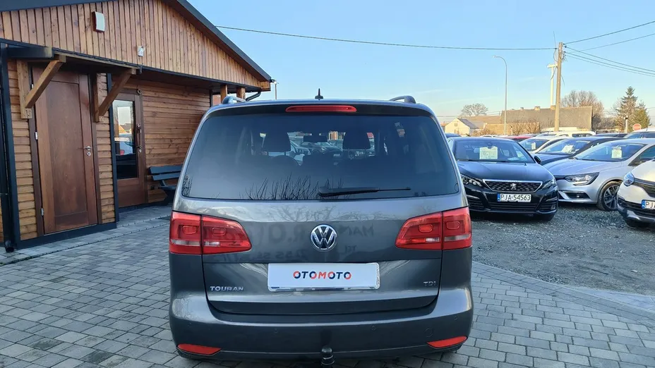 VOLKSWAGEN Touran -