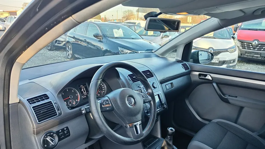 VOLKSWAGEN Touran -