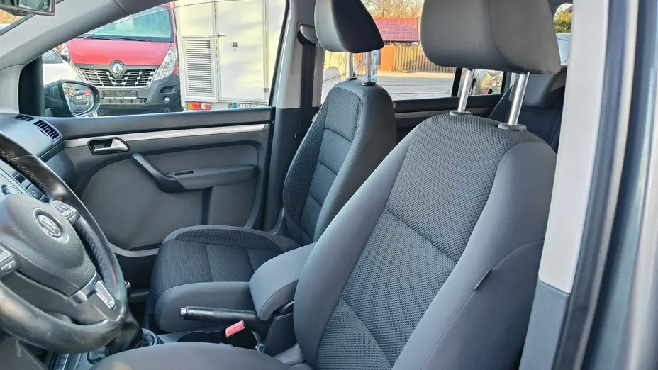 VOLKSWAGEN Touran -