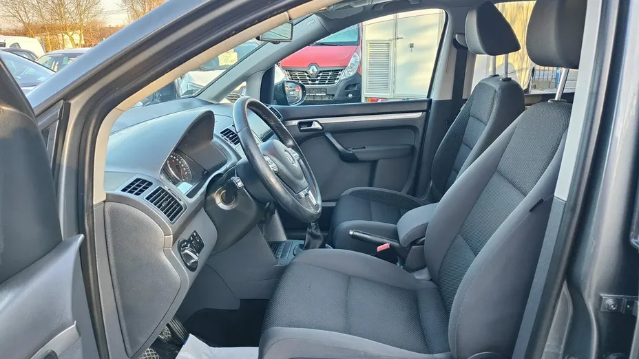 VOLKSWAGEN Touran -