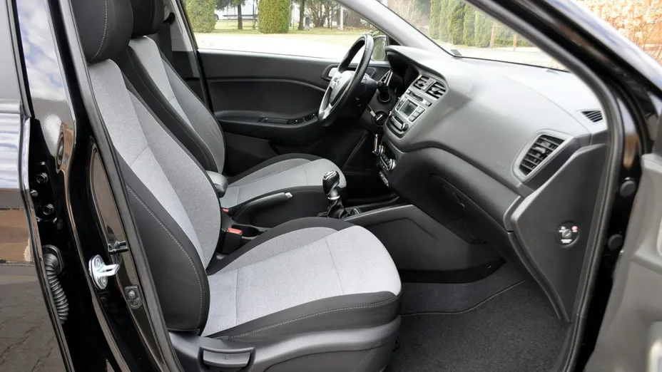 HYUNDAI i20 -